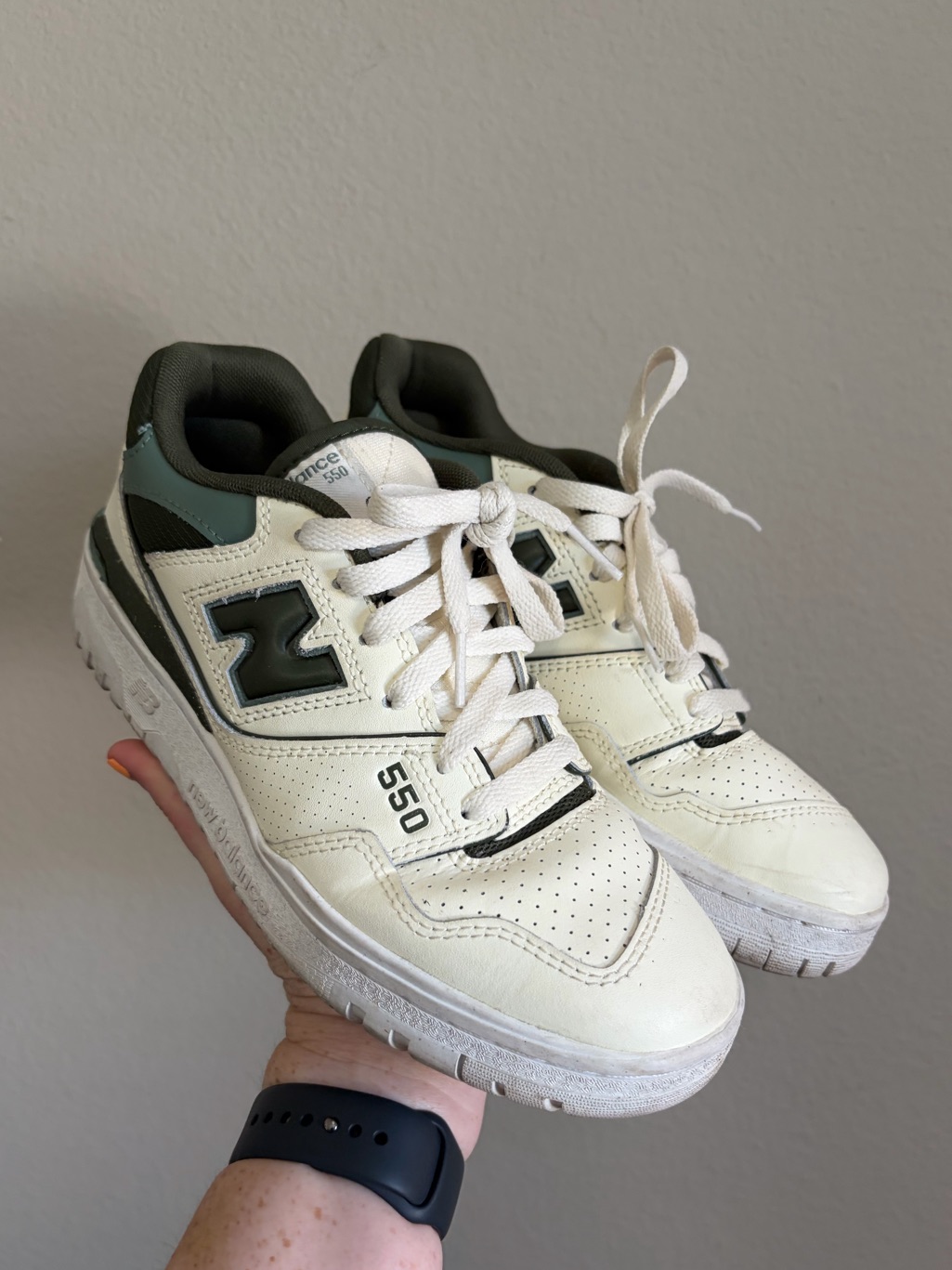 New Balance 550 Sneakers In The Angora And Kombu Green Colorway Size 8